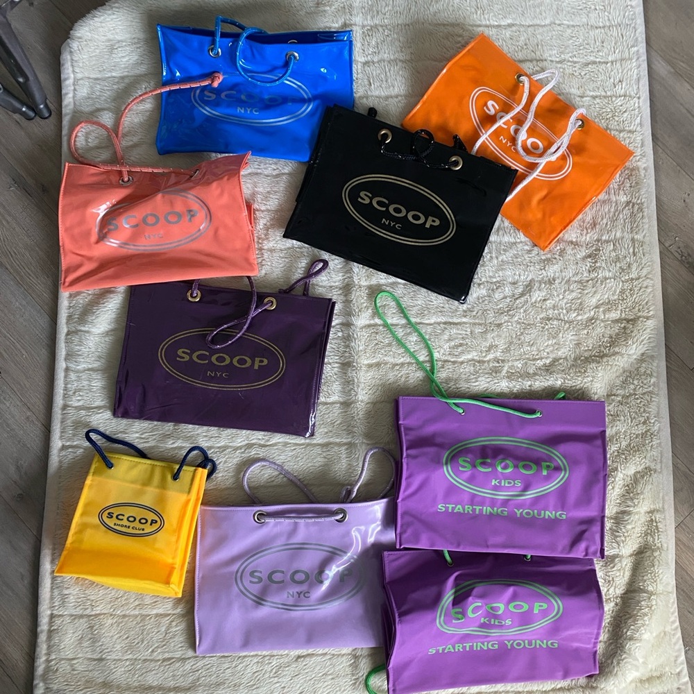 SCOOP NYC patent branded large vinyl shopper tote bag shopping rope handle strao